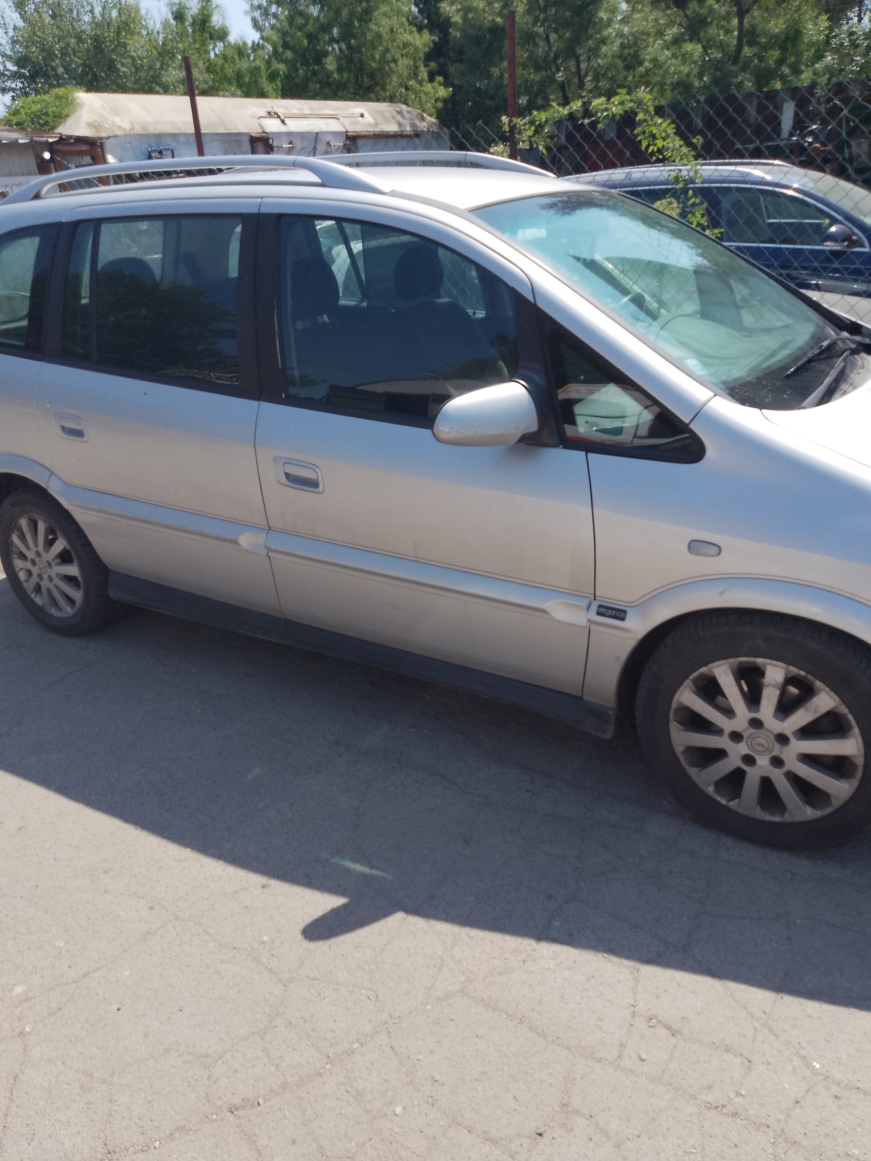 Продавам Opel zafira A 2004 CNG 1.6 на части